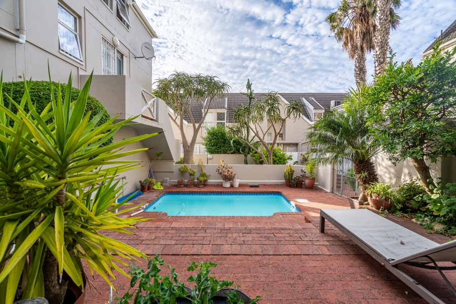 2 Bedroom Property for Sale in Sea Point Western Cape